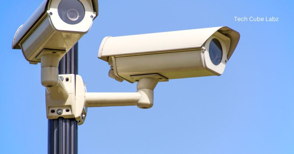 Does a CCTV camera work without the internet?