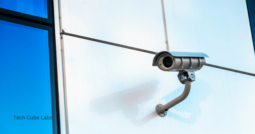 Does a CCTV camera work without the internet?